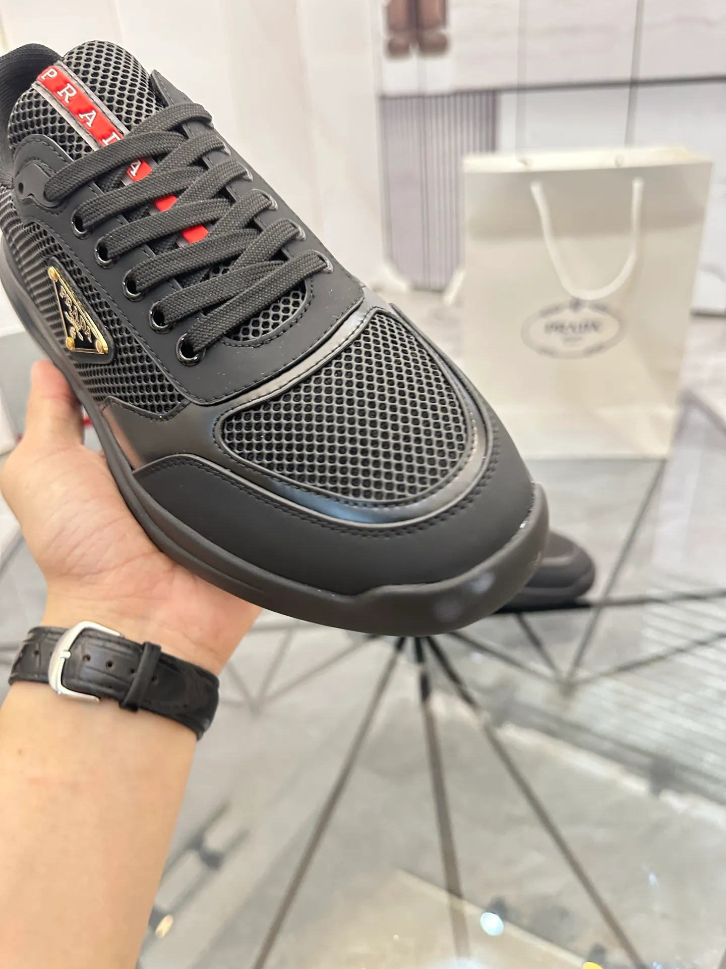 Men's shoes for sale 💰: 💰P620¥ High-end top quality Product trademark: Prada *"Prada*" low-top casual shoes Regular size: 38-45 (can be customized to 46) Product materials: Upper imported first-layer cowhide spliced ​​with original fabric, breathable lining, cowhide foot pads, original outsole. No.: 001